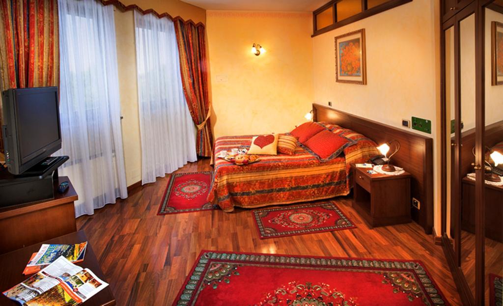 Hotel La Ruota Pianfei Oda fotoğraf